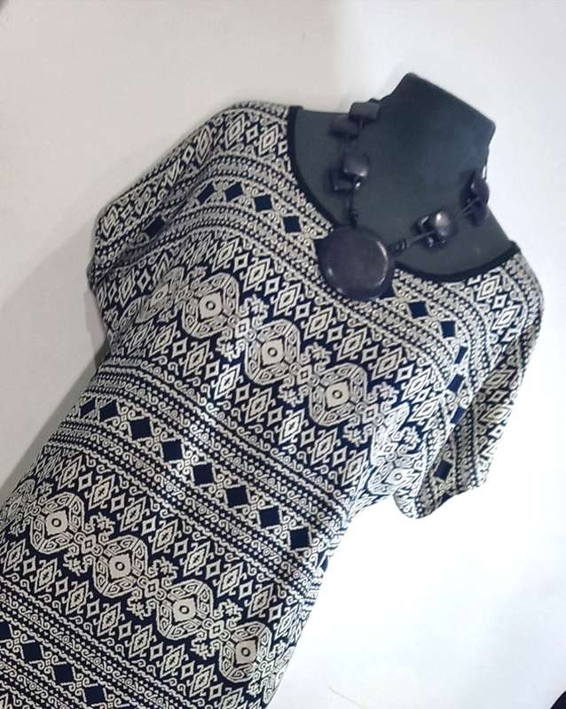 Shift Dress by VANILLA LEE / Size: Large (to fit Ladies 38 - 40)