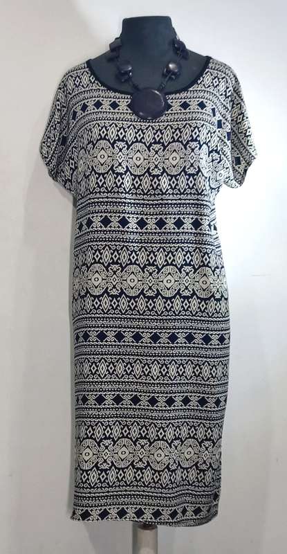 Shift Dress by VANILLA LEE / Size: Large (to fit Ladies 38 - 40)