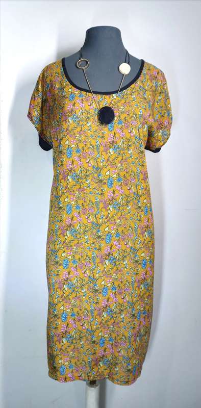 Ladies dress / Size: M - L (to fit Ladies sizes 36 - 38)