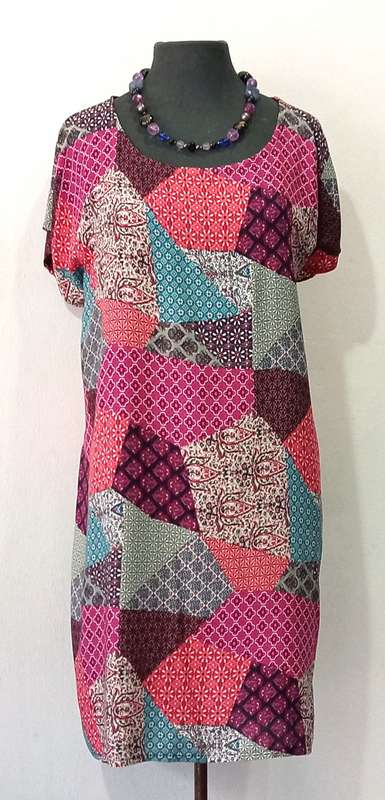 Ladies dress / Size: XXL (to fit Ladies sizes 44 - 46 - 48)