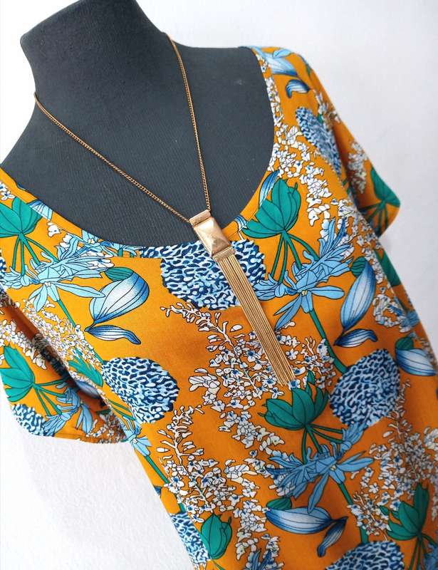 Ladies dress / Size: XXL (to fit Ladies sizes 44 - 46 - 48)