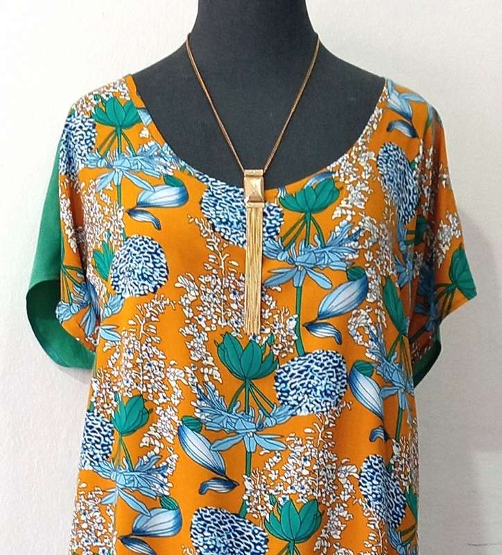 Ladies dress / Size: XXL (to fit Ladies sizes 44 - 46 - 48)