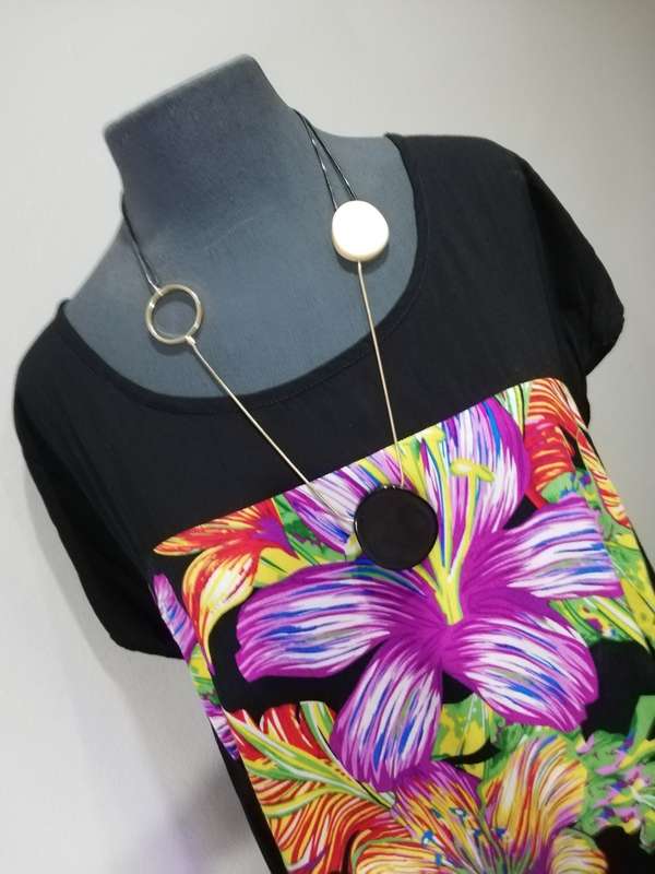 Ladies dress / Size: XXXL (to fit Ladies sizes 48, 50, 52)
