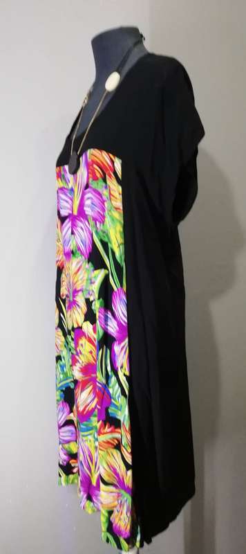 Ladies dress / Size: XXXL (to fit Ladies sizes 48, 50, 52)