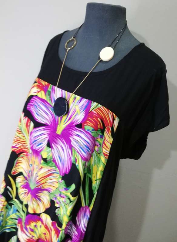 Ladies dress / Size: XXXL (to fit Ladies sizes 48, 50, 52)