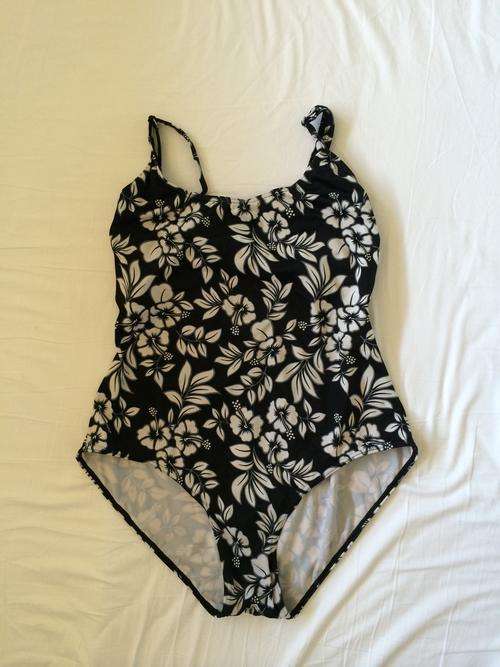 DONNA CLAIRE Ladies swim costume - SIZE 16 (as new) R349.00