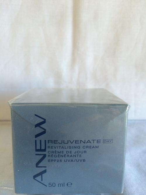 AVON ANEW REJUVENATE DAY CREAM + ANEW CLINICAL EYE LIFT CREAM (R600.00)