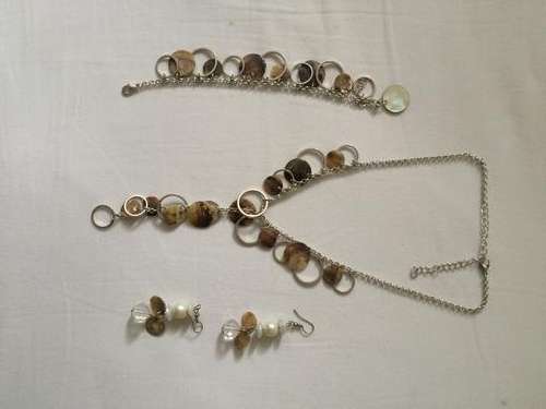 STUNNING NECKLACE, BRACELET AND EARRING SET - JINGLING RINGS AND SHELLS - VERY CLASSY SET