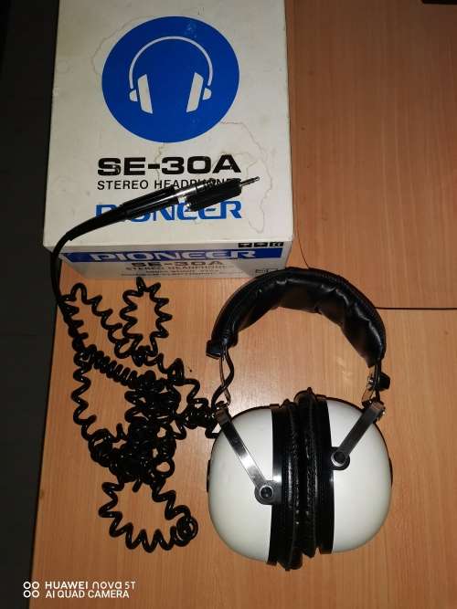 Pioneer vintage SE-30A stereo headphones.