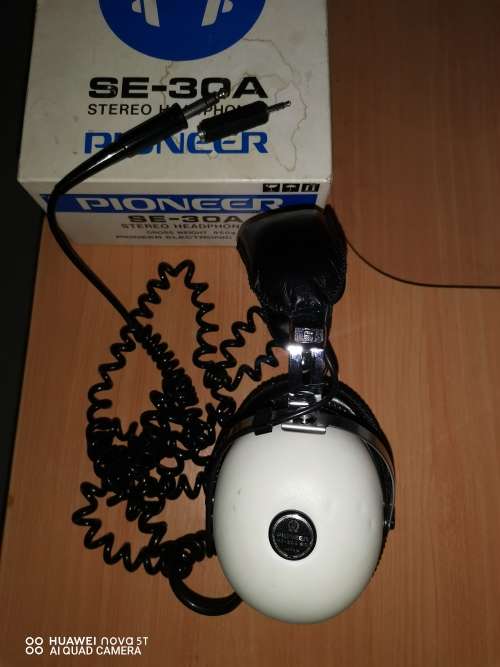 Pioneer vintage SE-30A stereo headphones.