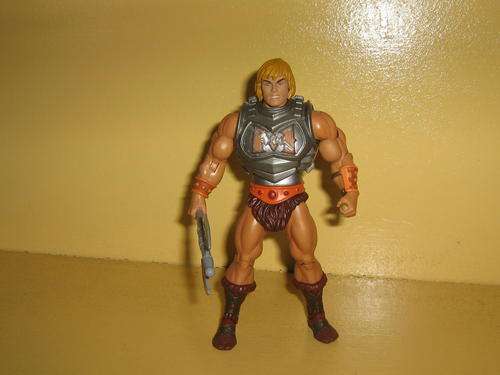 Loose battle armour Heman. New classic line. Missing 2 chest parts. Never been played with.