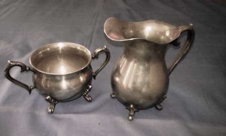 VINTAGE SILVER PLATED SUGAR BOWL AND MILK JUG-VICTORIAN SHAPE-FOOTED-REGAL A1