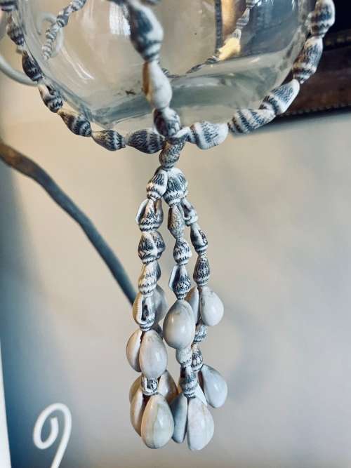 Macramé sea shell plant hanger or I used ot as a candle holder