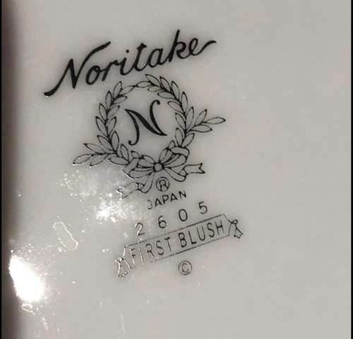 Noritake First Blush dinner service(PORC798)