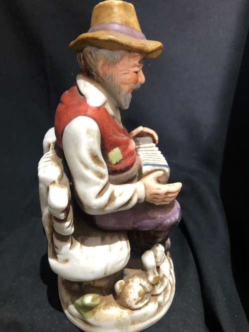 Figurine old man(F)