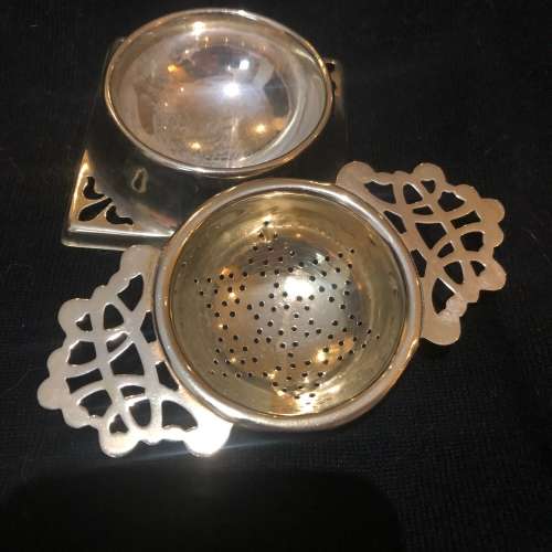 Tea sieve stand