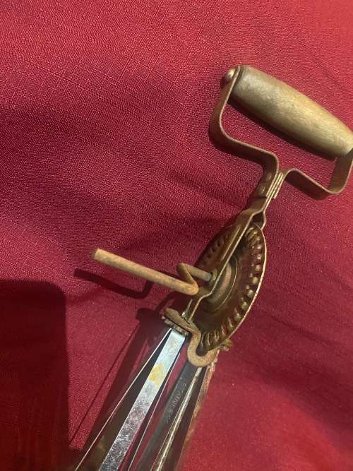 Hand beater Tala