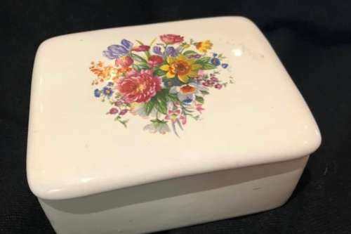 Jewellery/trinket holder