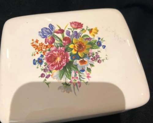 Jewellery/trinket holder