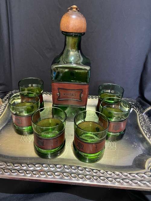 Decanter glasses tray
