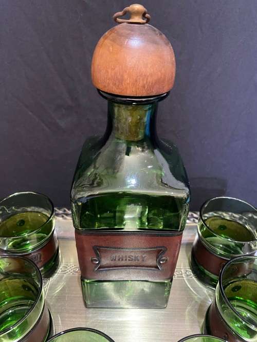 Decanter glasses tray