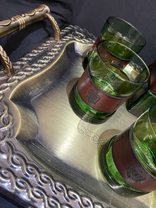 Decanter glasses tray