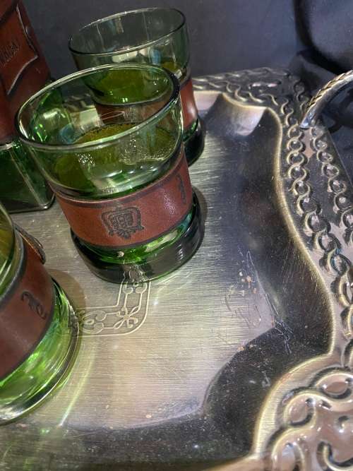 Decanter glasses tray