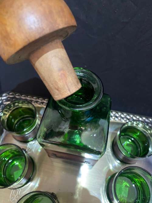 Decanter glasses tray