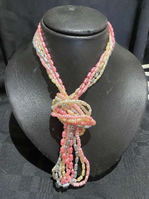 Necklace faux pearls