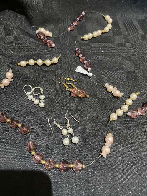 Necklace earrings