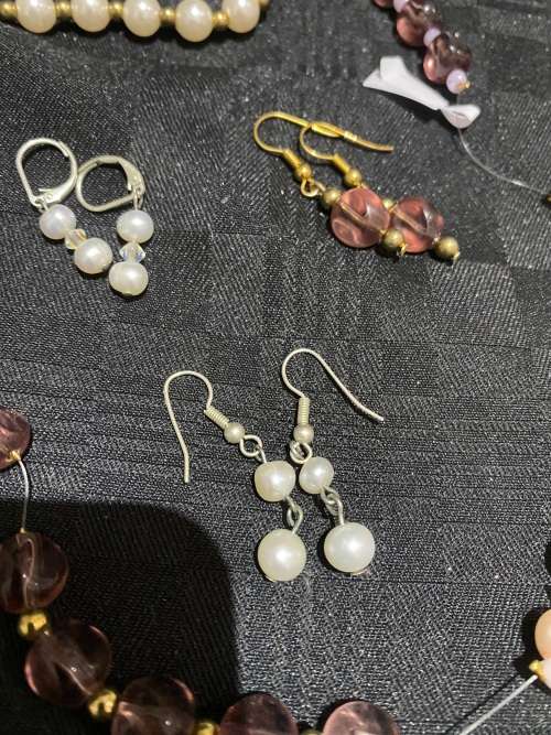 Necklace earrings