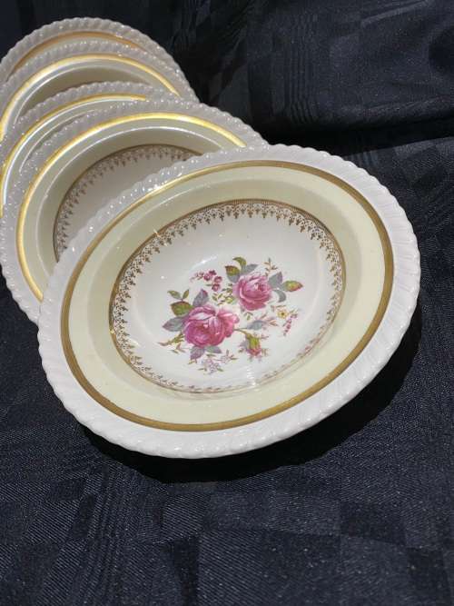 Bowls pudding Johnson Old English