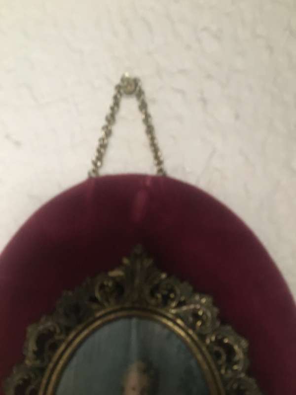 Wall hanging cameo velveteen
