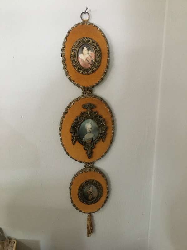 Wall hanging cameo velveteen
