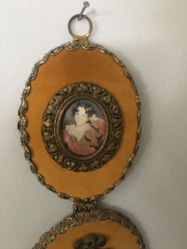 Wall hanging cameo velveteen