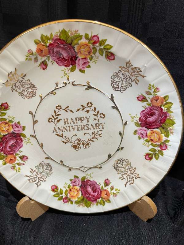 Plate display anniversary