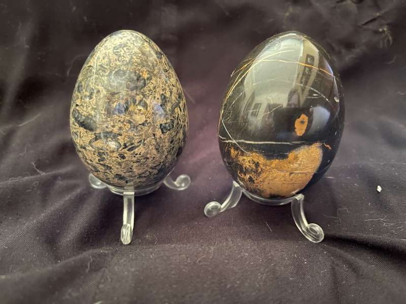 Ornaments marble eggs stands