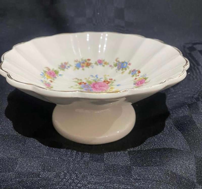 Bowl pedestal bowl