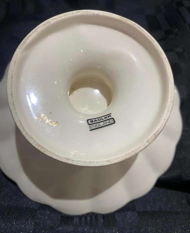 Bowl pedestal bowl