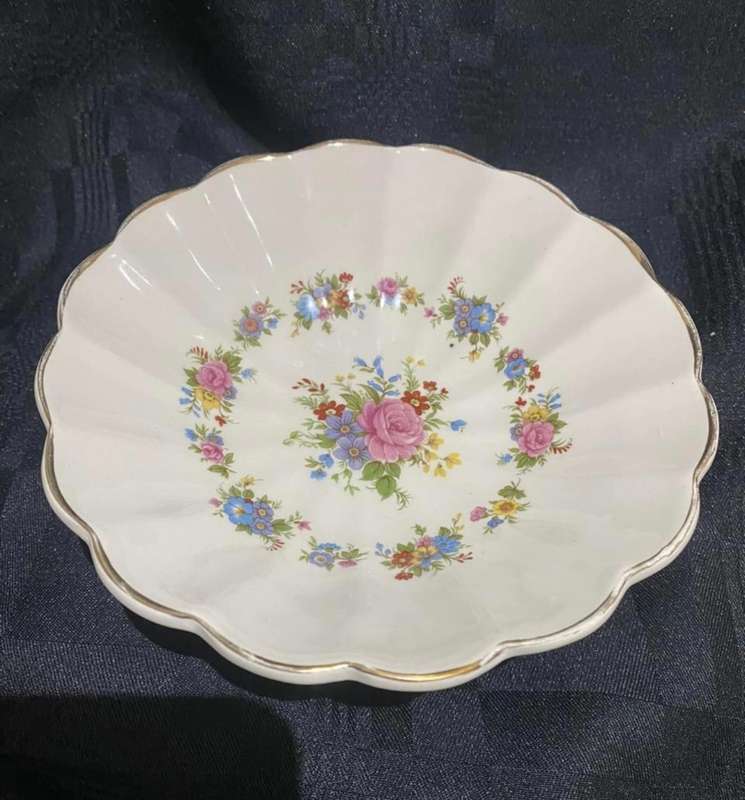 Bowl pedestal bowl