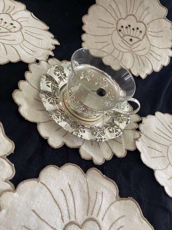 Coasters/doilies embroidered