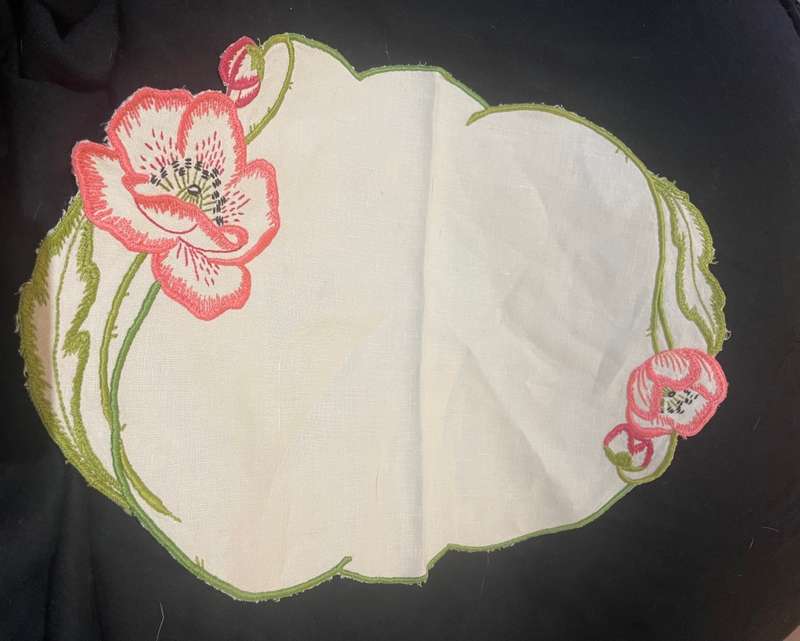 Tray cloth embroidered(C)