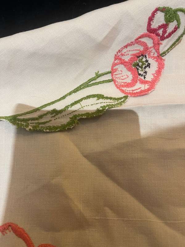 Tray cloth embroidered(C)