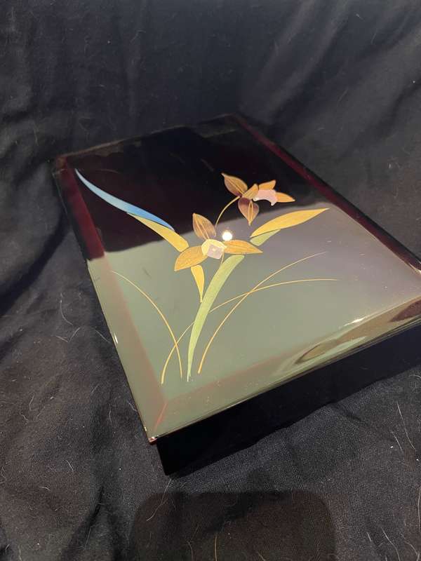Jewellery/keepsake box Oriental lacquered