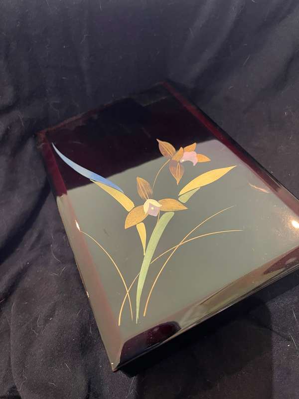Jewellery/keepsake box Oriental lacquered