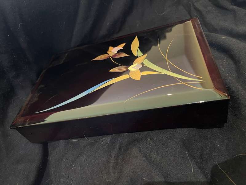Jewellery/keepsake box Oriental lacquered