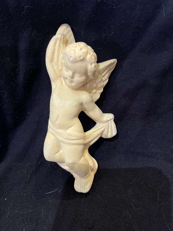 Ornament cherub