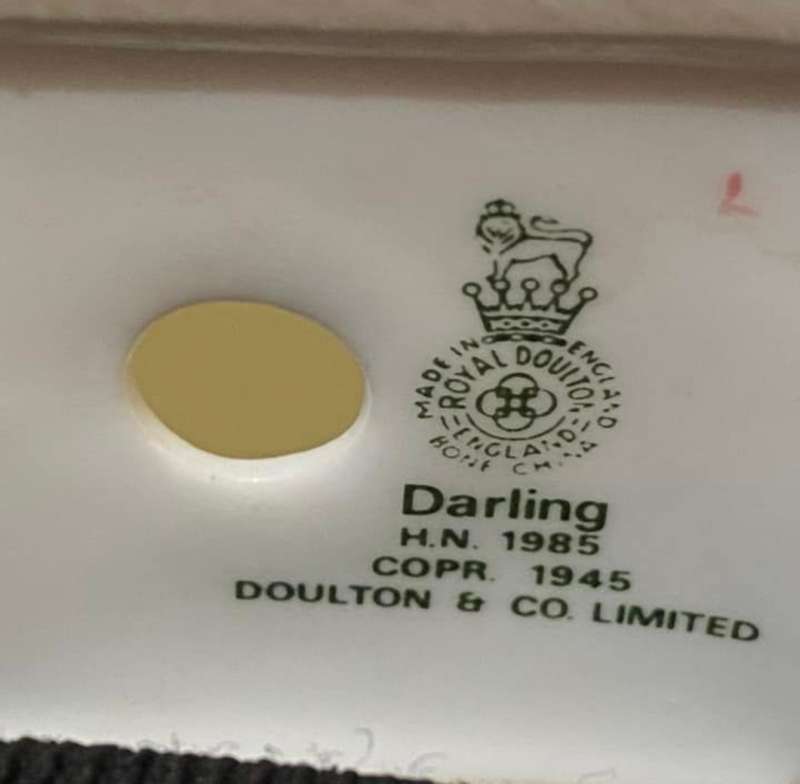 Figurine Royal Doulton Darling