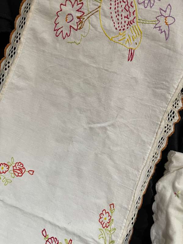 Table centre piece/Runner embroidered(K)