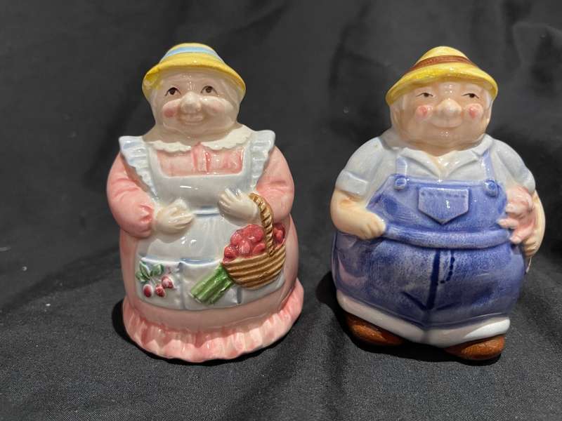 Salt pepper Mary Ann Baker handpainted